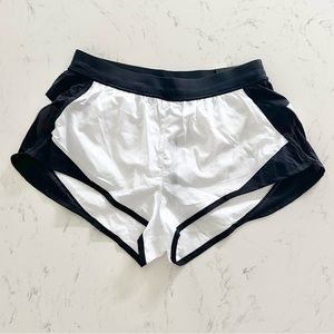 Victoria Sport Run Shorts White Lined